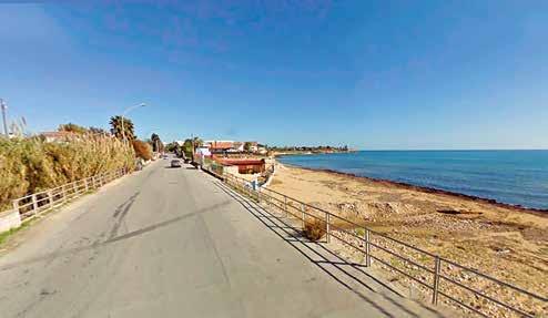 Via Sandro Pertini nel 2012, prima della riqualificazione del lungomare